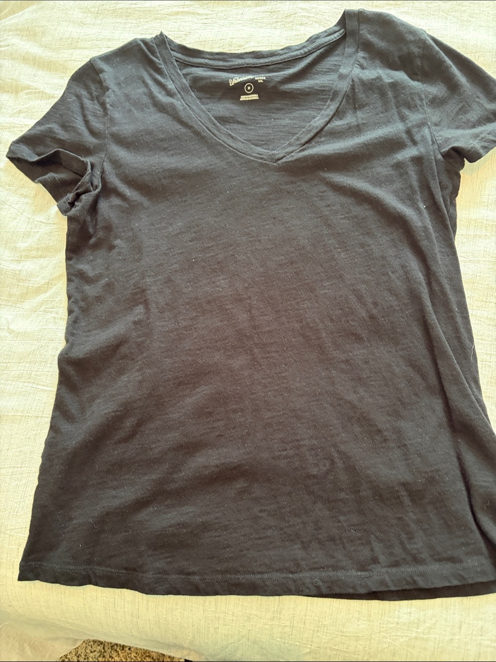 Universal Thread Women's Black V-Neck Short Sleeve Tee